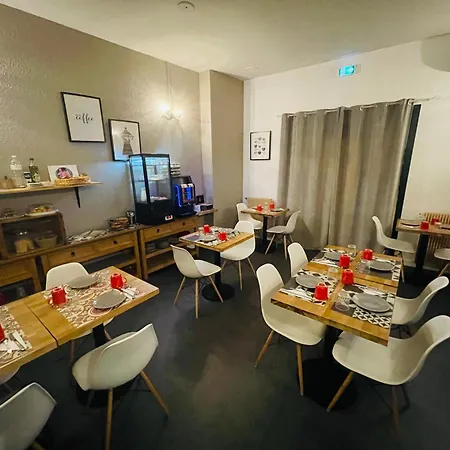 De La Loge Hotel