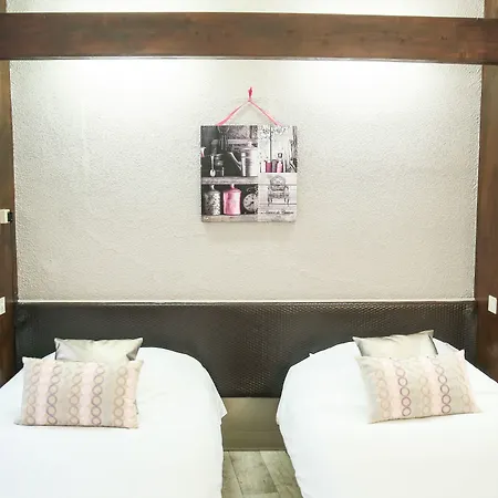 호텔 De La Loge 3*