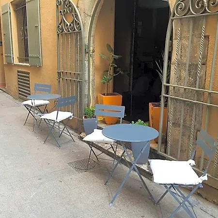 De La Loge Hotel