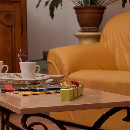 De La Loge Hotel