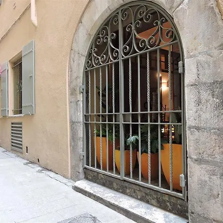 De La Loge Hotel
