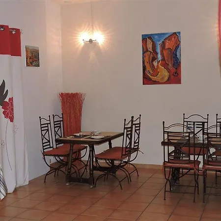 De La Loge Hotel