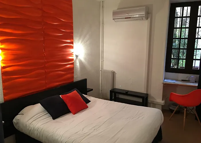 فندق De La Loge بيربينيو