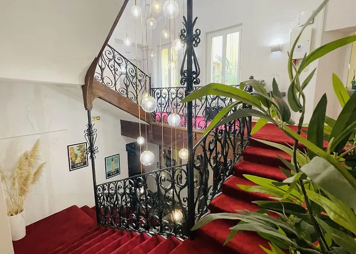 فندق De La Loge 3*