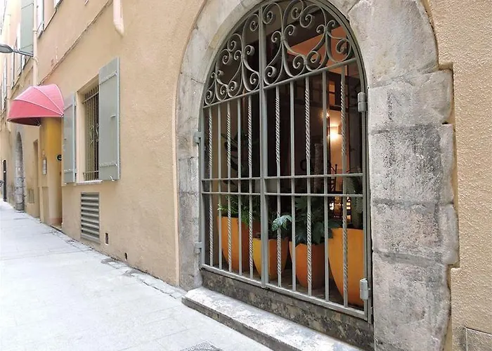 De La Loge Szálloda